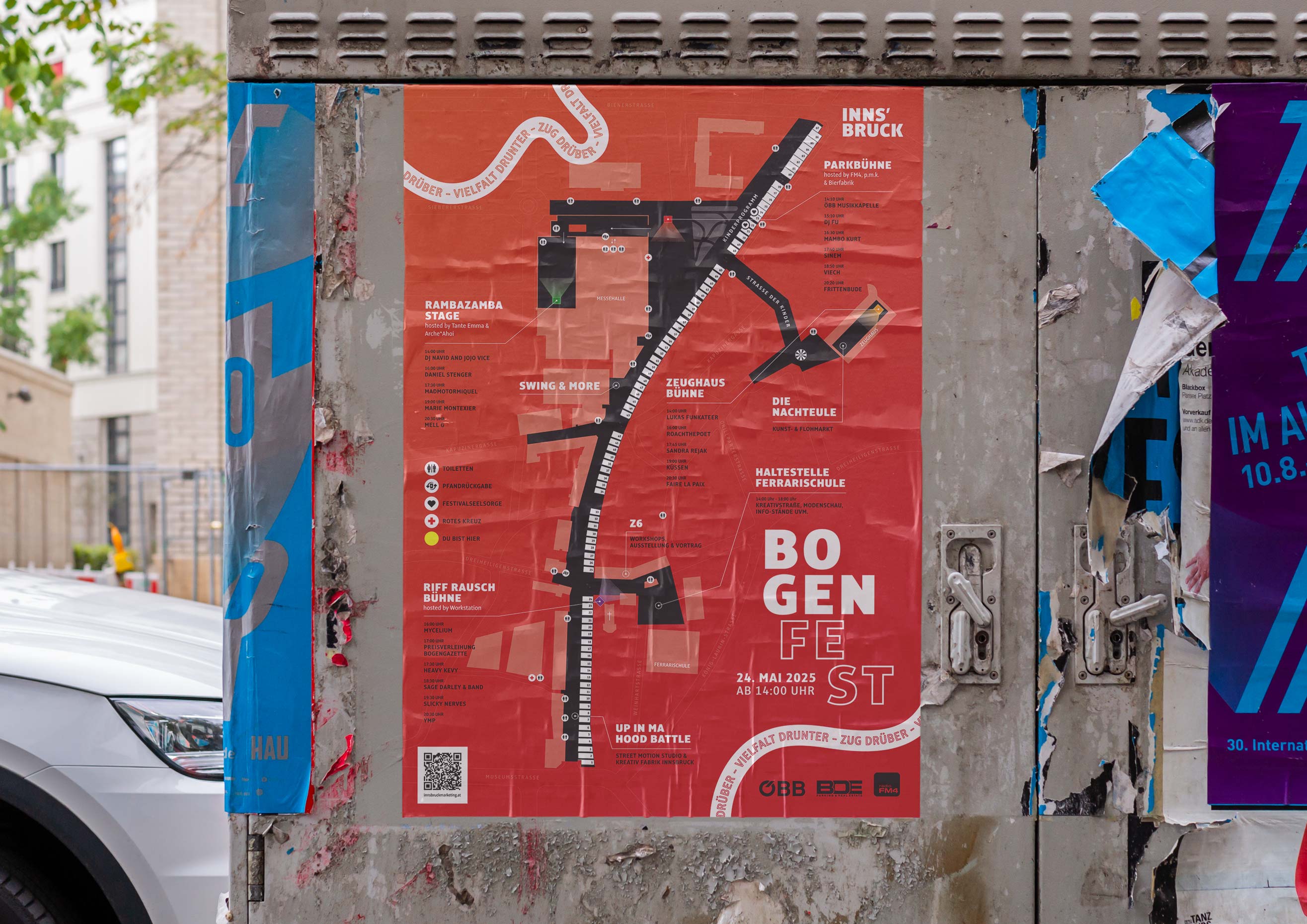 DIN A3 Bogenfest Karte auf beklebtem Elektrokasten in urbaner Umgebung
