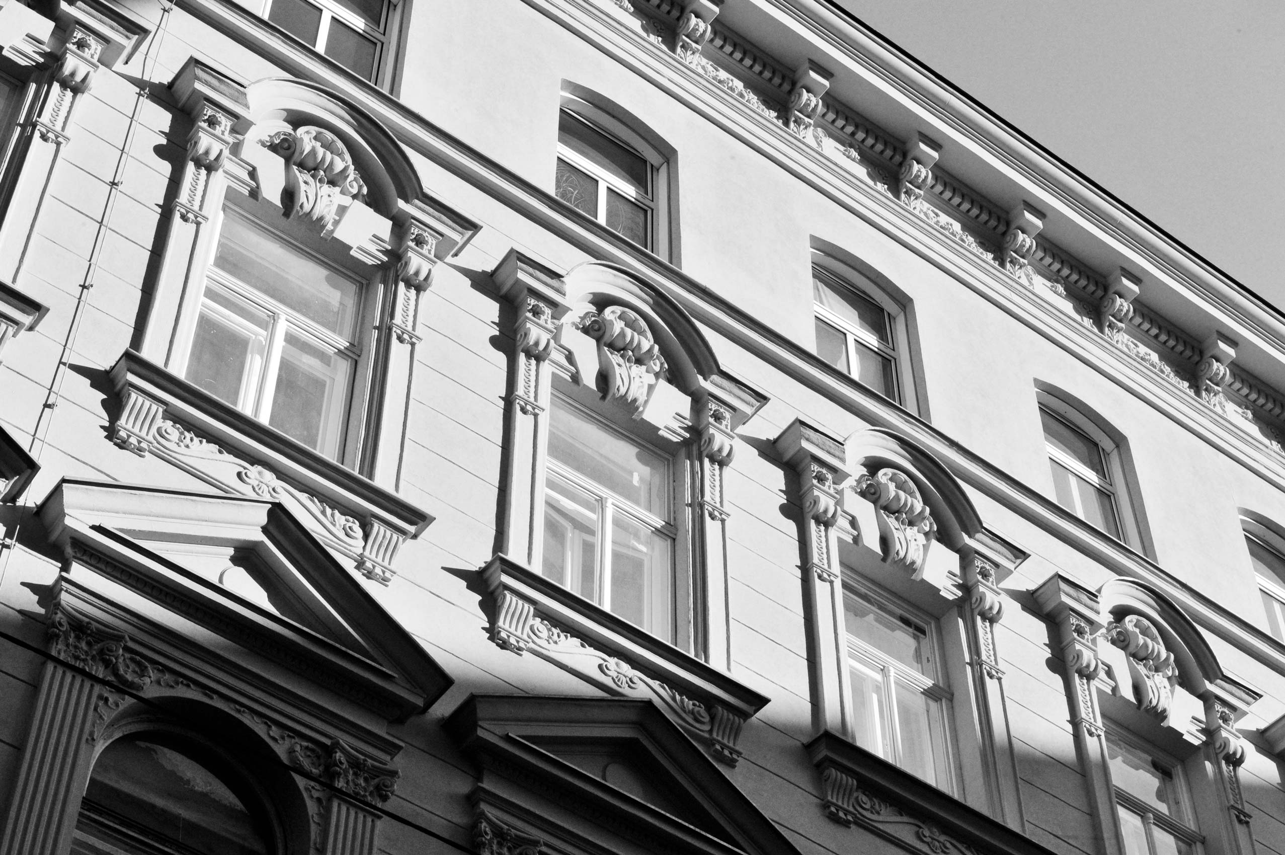 Eine Hausfassade eines Hauses in Wien