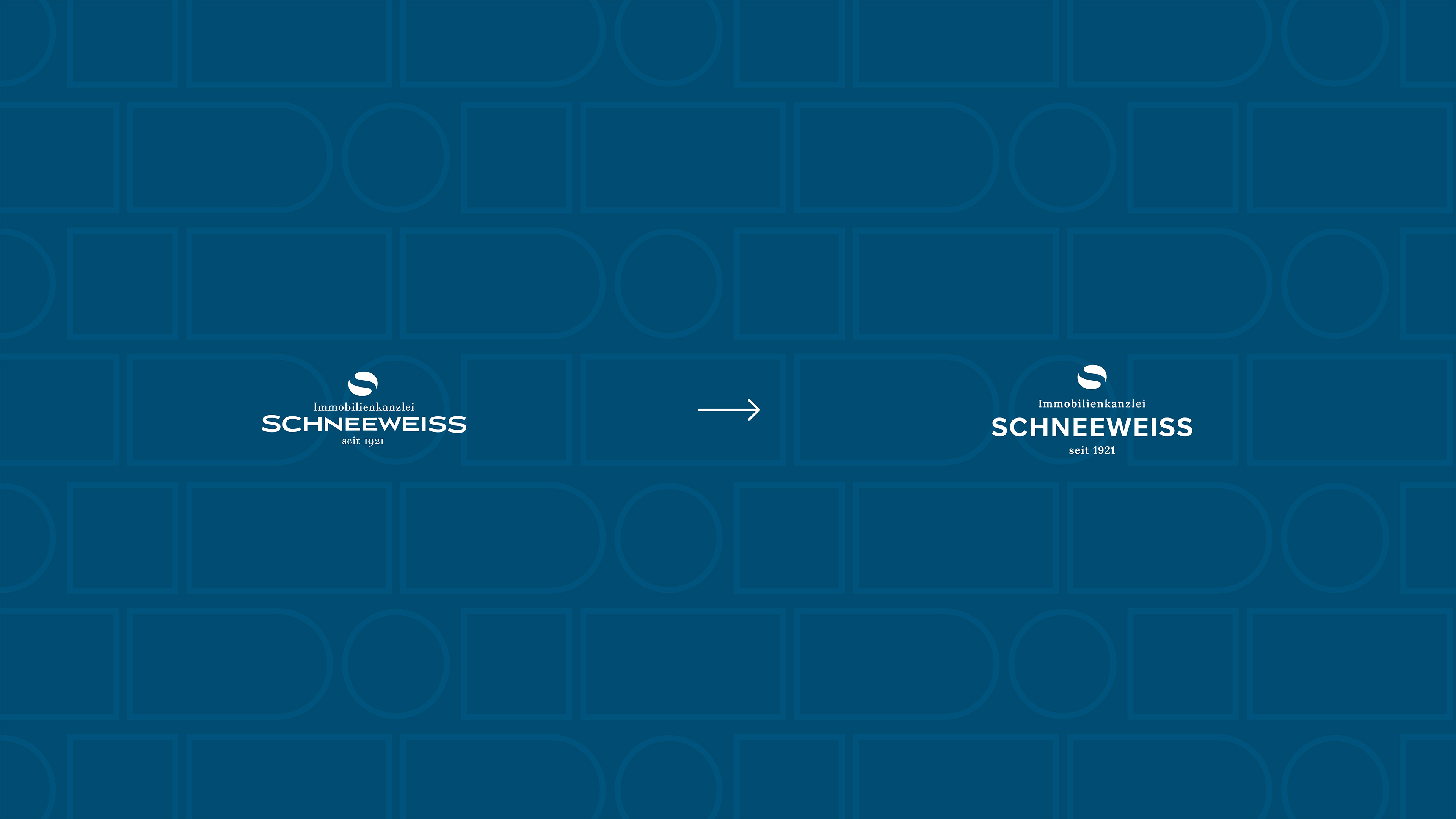 Zwei weiße Logos und ein weißer Pfeil auf blauem, gemusterten Hintergrund